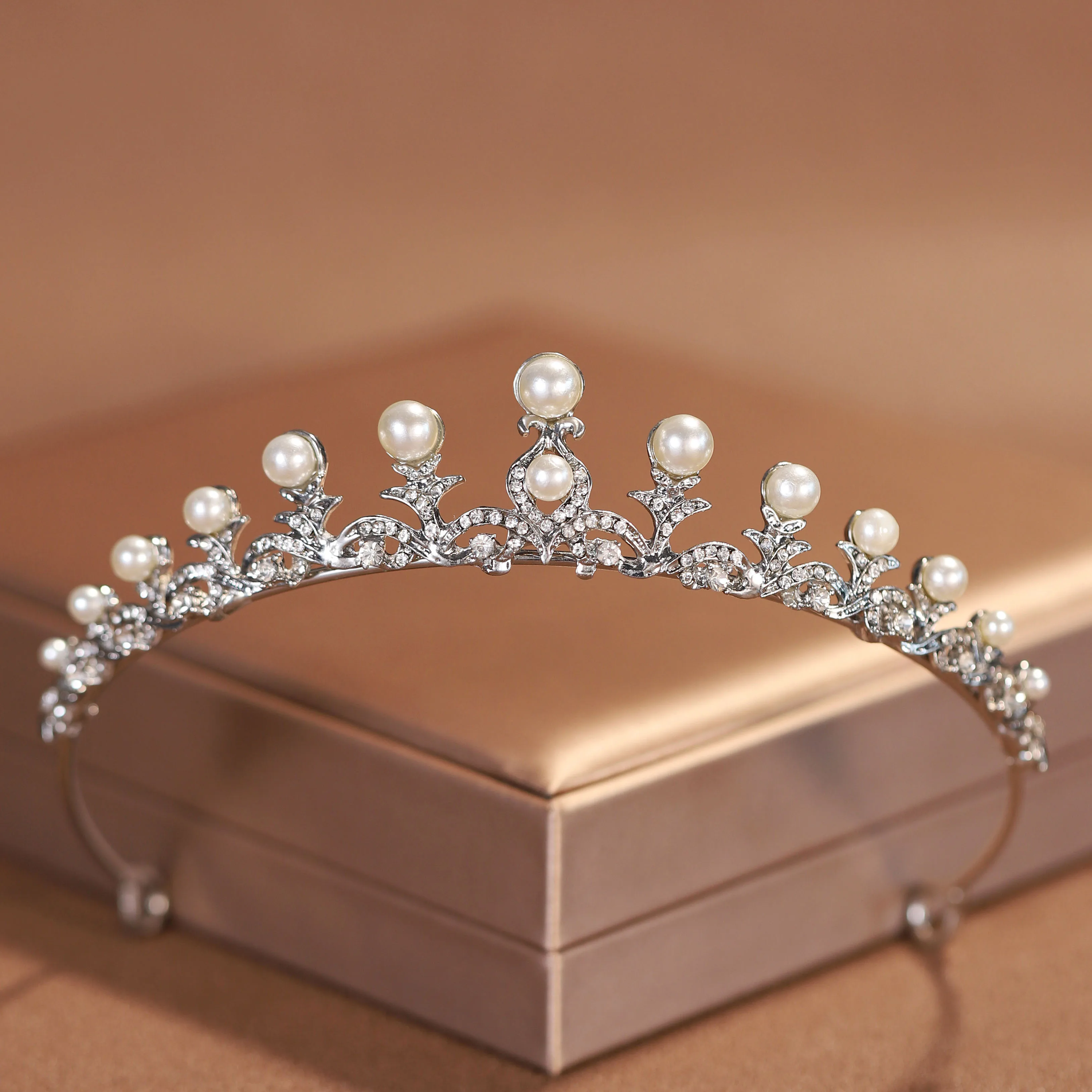 Женский головной убор Itacazzo свадебная тиара серебристого цвета подходит для