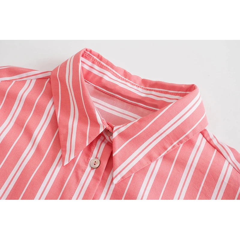 Женская рубашка с воротником лацканами и пуговицами