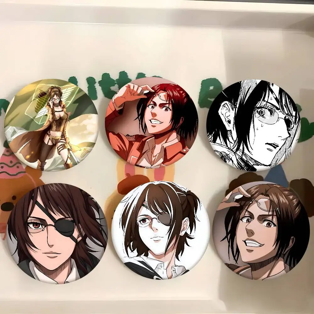 Фото Hange Zoe Attack On Titan аниме значки круглый значок жесть монета брошь одежда аксессуары для рюкзака булавка на лацкане №4