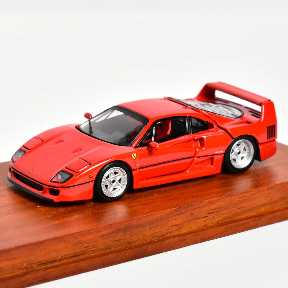 

PGM 1:64 F40 красная полностью открытая модель автомобиля