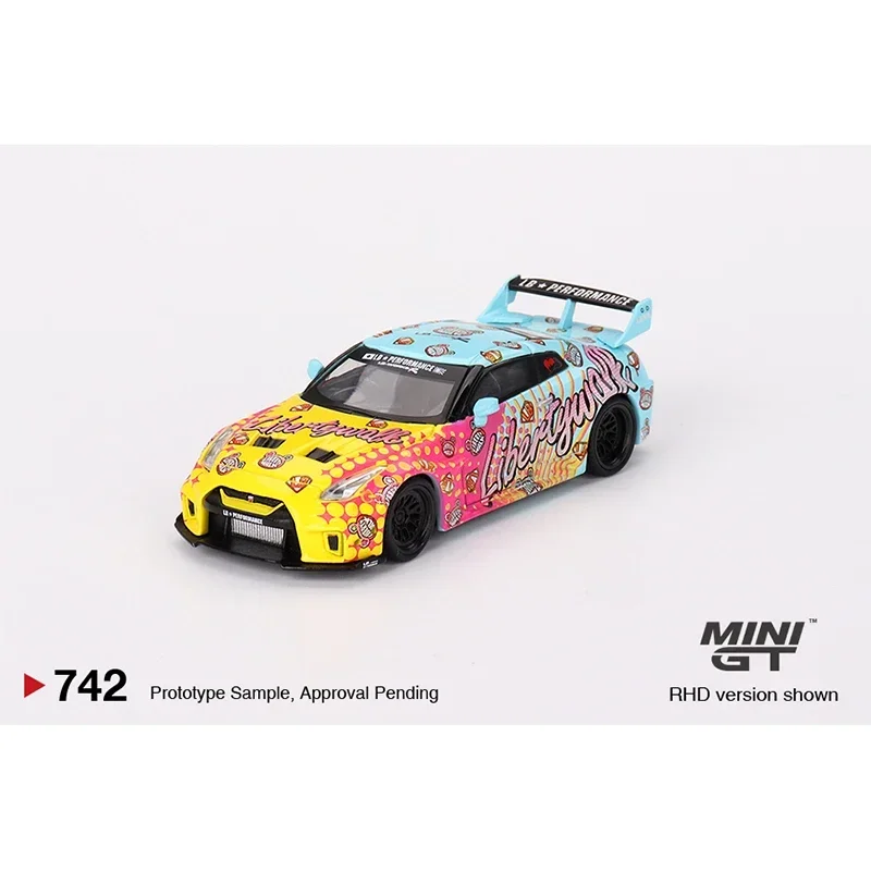 Фото MINIGT в наличии 742 1:64 LBWK R35 35GT-RR Kuma, литая под давлением диорама, коллекция моделей, миниатюрные игрушки №2