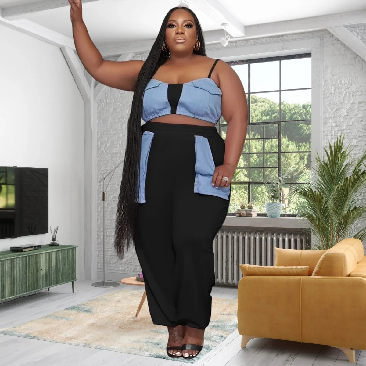 Женский летний костюм-двойка с лямкой на шее