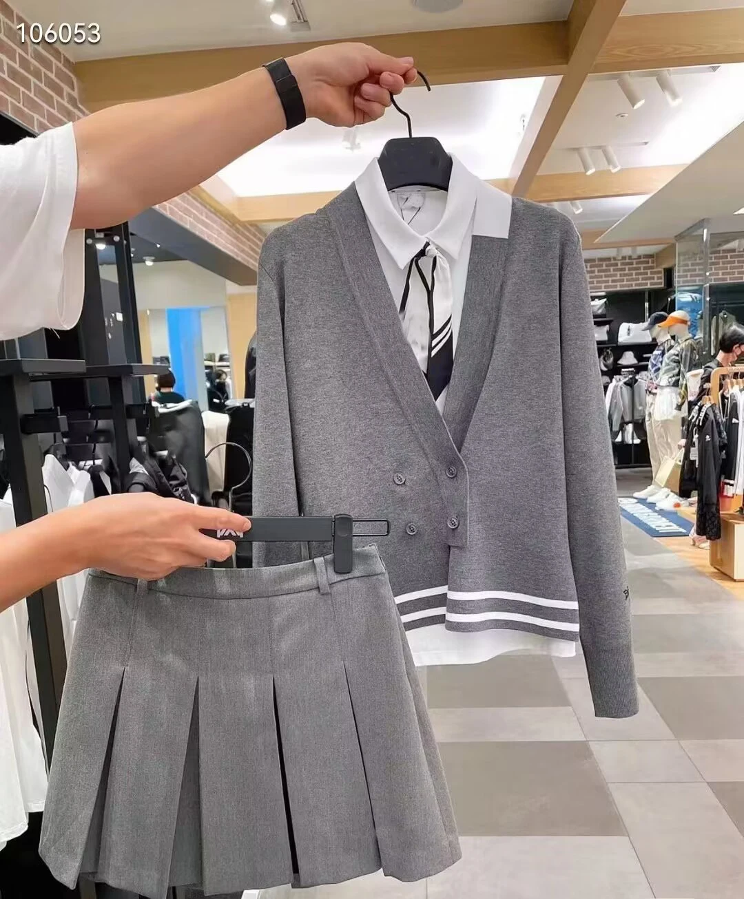 

Women'sfashion golf skirt in autumn and winter thickened nylon pleated short skirt