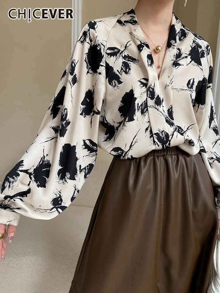 

TWOTWINSTYLE Hit Color Print Blouses For Women V Neck Lantern Long Sleeve Vintage Loose Shirts Female Clothing 2023 Spring New