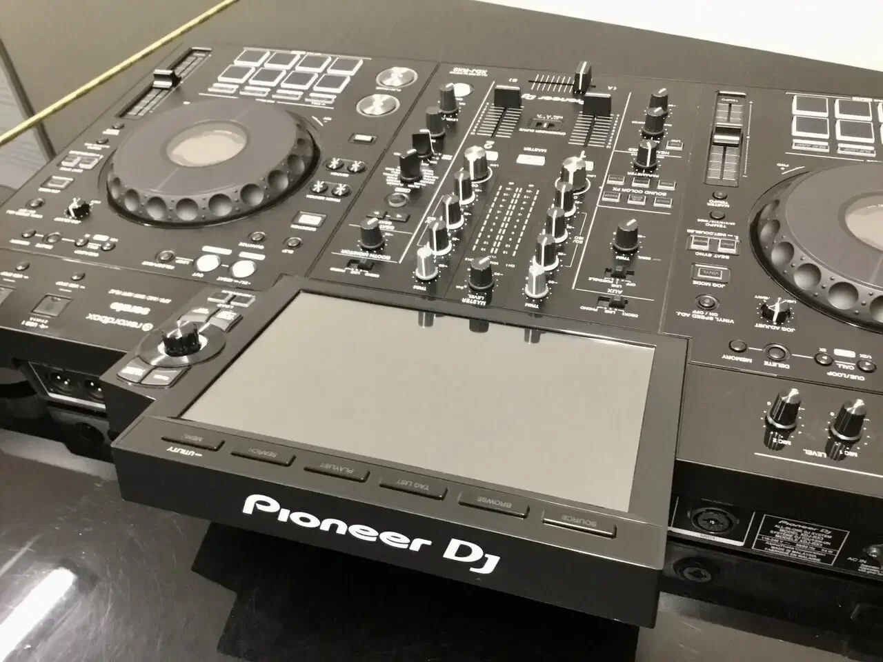 Скидка 1000%%% Совершенно новая универсальная DJ-система Pioneer DJ XDJ-RX3 (черный)