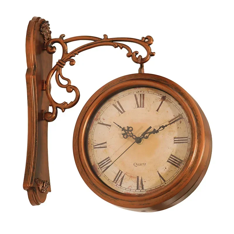 Двухсторонние настенные часы