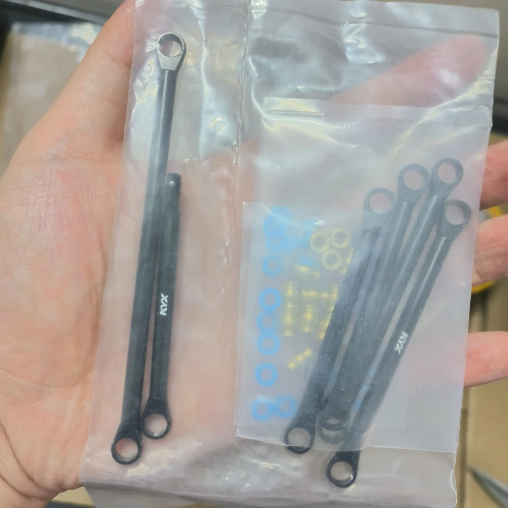 Масштаб 1:18 алюминиевые рулевые тяги подходят для осевого гусеничного автомобиля