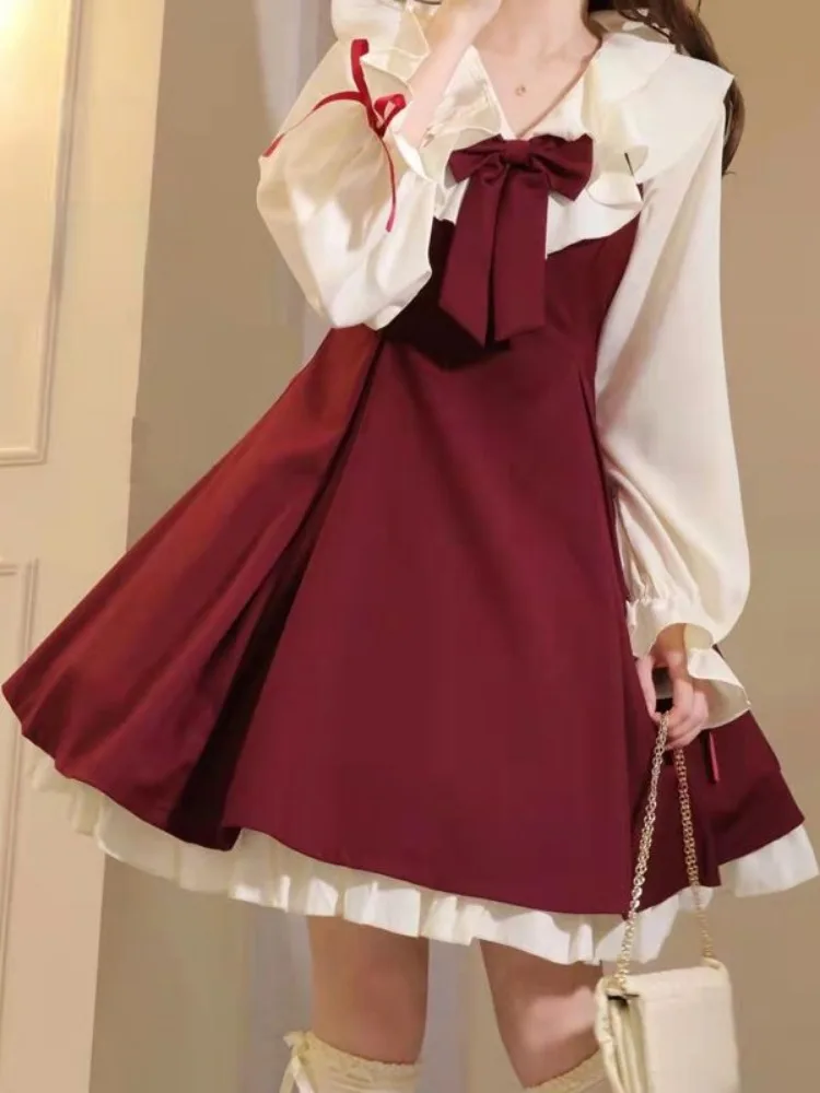 Блузка с расклешенным рукавом и юбка завышенной талией