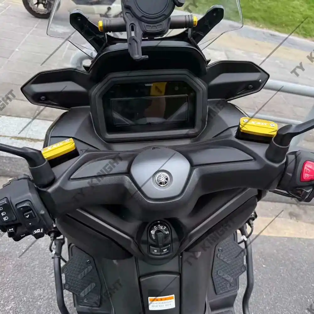 Фото Аксессуары для модификации Yamaha Xmax250/125/300/400 2018-2026 годов выпуска: крышка тормозного насоса, крышка бачка тормозной жидкости, крышка масляного бака, крышка масляной емкости. №3