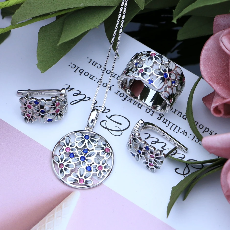 Комплект из колье серёг и кольца серебра 925 пробы |