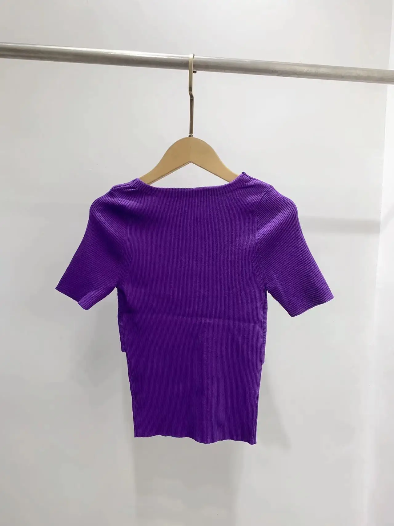 

Плиссированный пуловер с квадратным вырезом, свитер, новинка весны 2023, женское платье, дизайнерская тонкая черная футболка с коротким рукавом