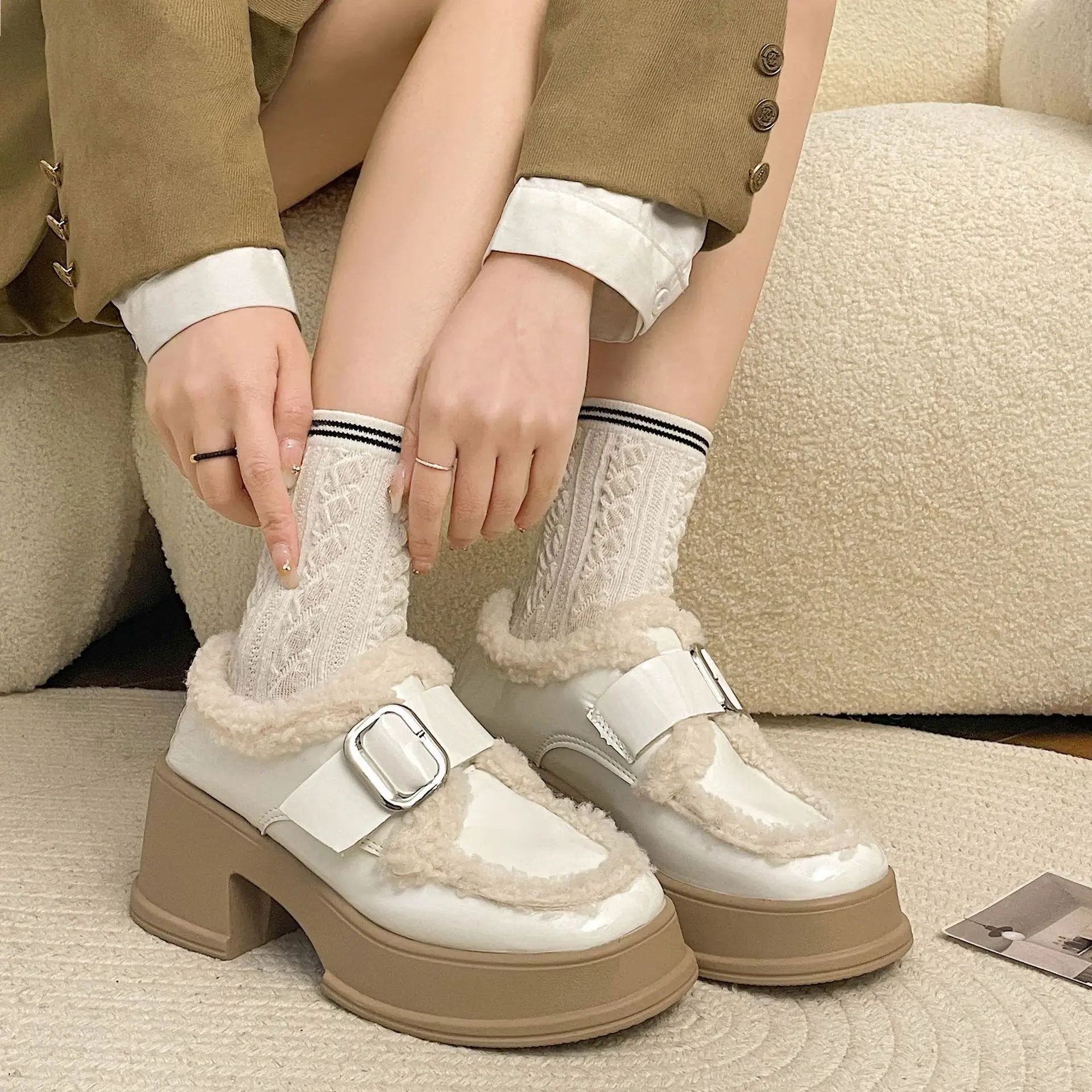 

Женские кроссовки на каблуке, белые кроссовки на платформе, универсальные осенние оксфорды в британском стиле, женские туфли-лодочки с круглым носком, новые повседневные туфли на толстой подошве