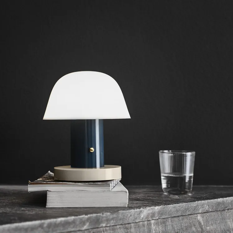 

Скандинавская стеклянная настольная лампа в виде грибов, постмодернистская Минималистичная креативная дизайнерская домашняя прикроватна...
