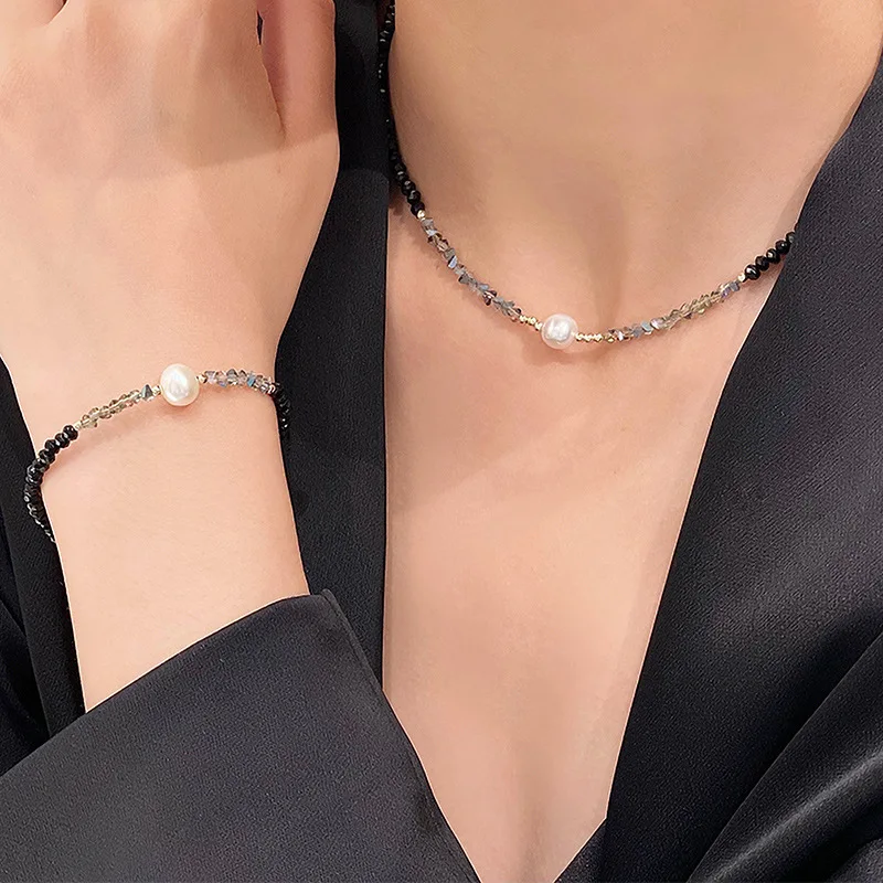 

In2022, the new female South Korea with the popular freshwater pearl black crystal bracelet necklace witha sense of niche design