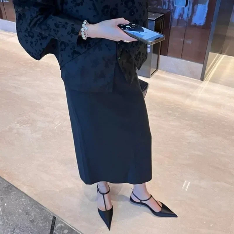 Женские босоножки на низком каблуке с острым носком