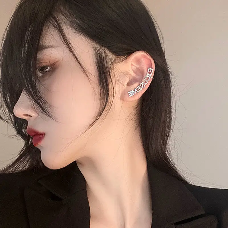 

Модные трендовые серьги Стразы с надписью для женщин, нежные серебряные серьги-гвоздики Стразы с надписью, оптовая продажа ювелирных издел...