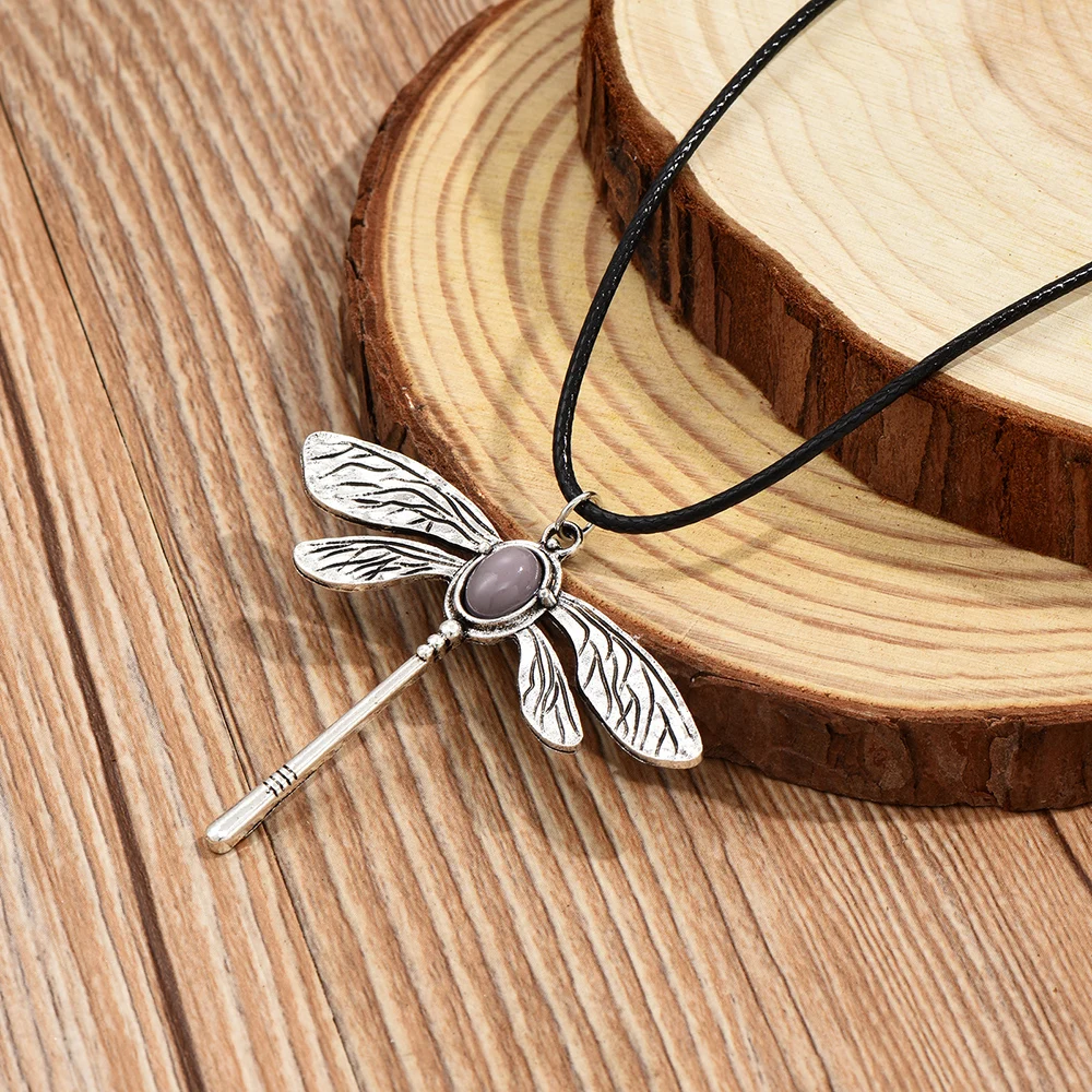 

Vintage Dragonfly Pendant Necklace for Women Inlaid Stone Insect Necklace Leather Rope Chain Choker Street Fashion Jewelry