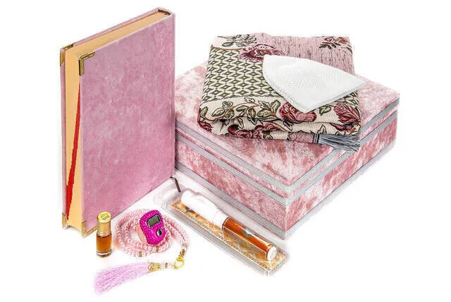 IQRAH Special Velvet Lined Crate Holy Quran Religious Gift Set