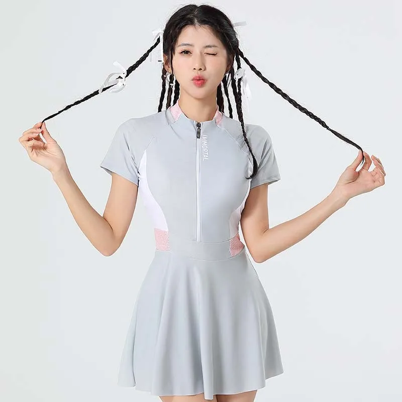 Женский слитный купальник с коротким рукавом для занятий водными видами спорта