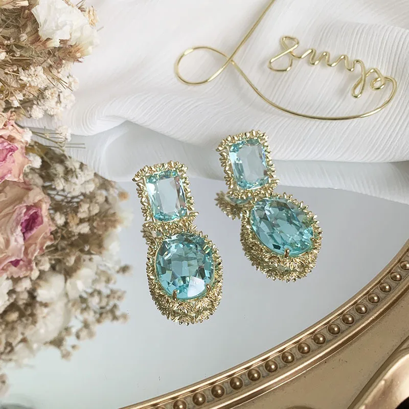 

Vintage Women Dangle Earring Retro Baroque Aesthetic Blue Pendant Charm Lady Luxury Aretes Korean Fashion Jewelry Accessories