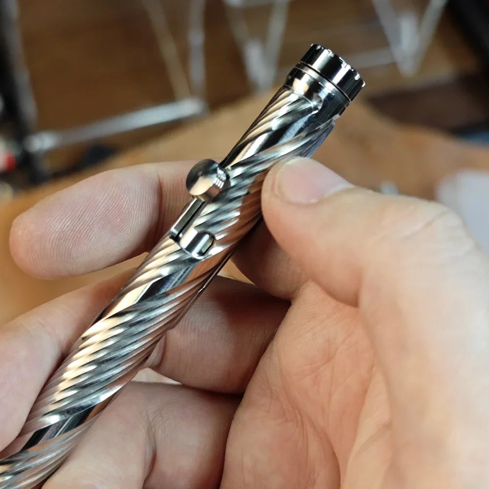 Ручка EDC из титанового сплава и циркония с коллекционным письмом
