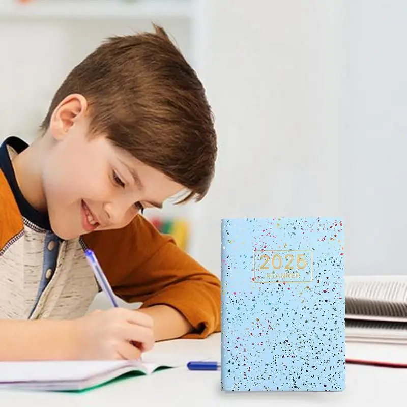 Книга с повесткой дня на 2025 год. Органайзер для списка в английском языке. Блокнот