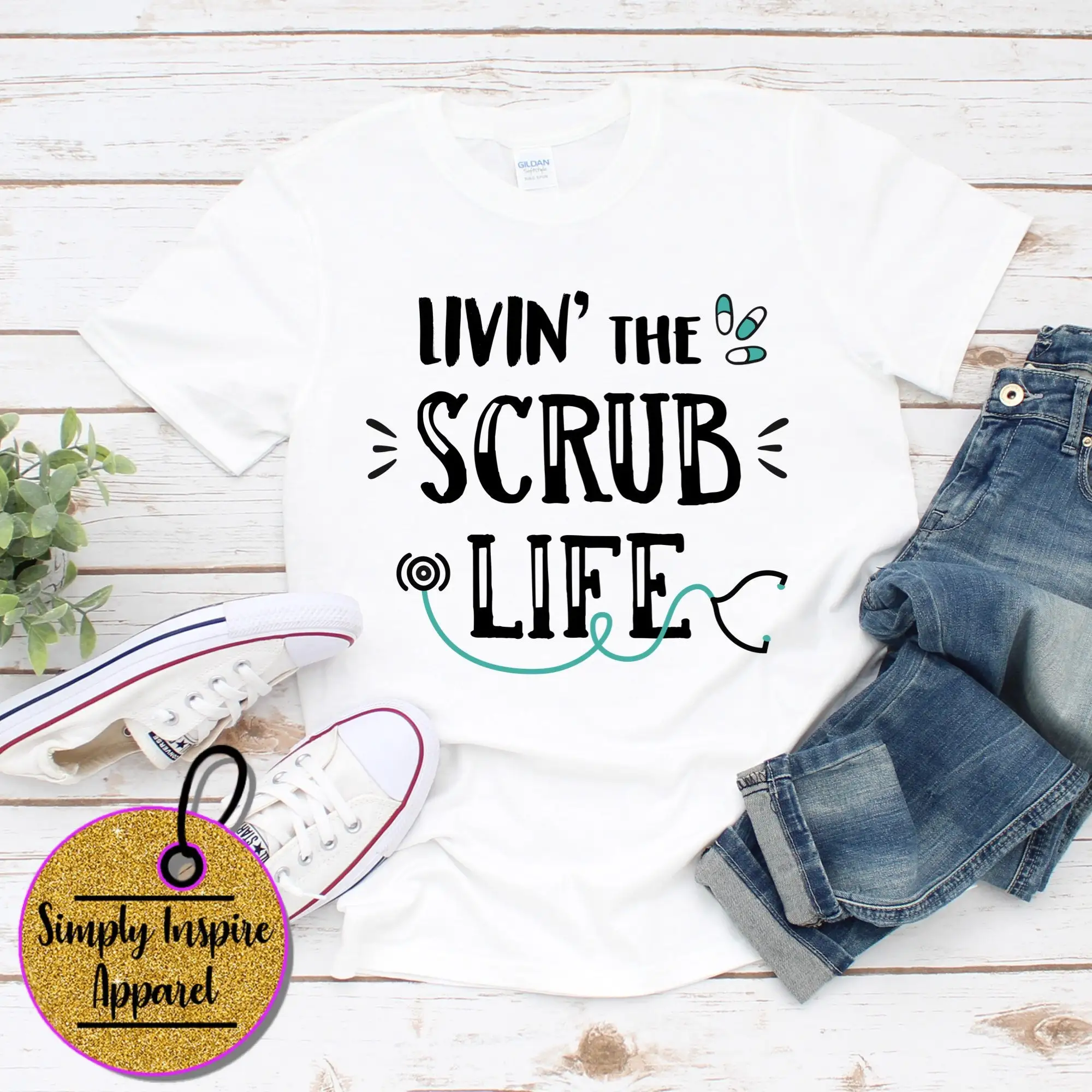 Футболка Livin The Scrub Life для кормления медсестры Cna идеи зарегистрированных подказок