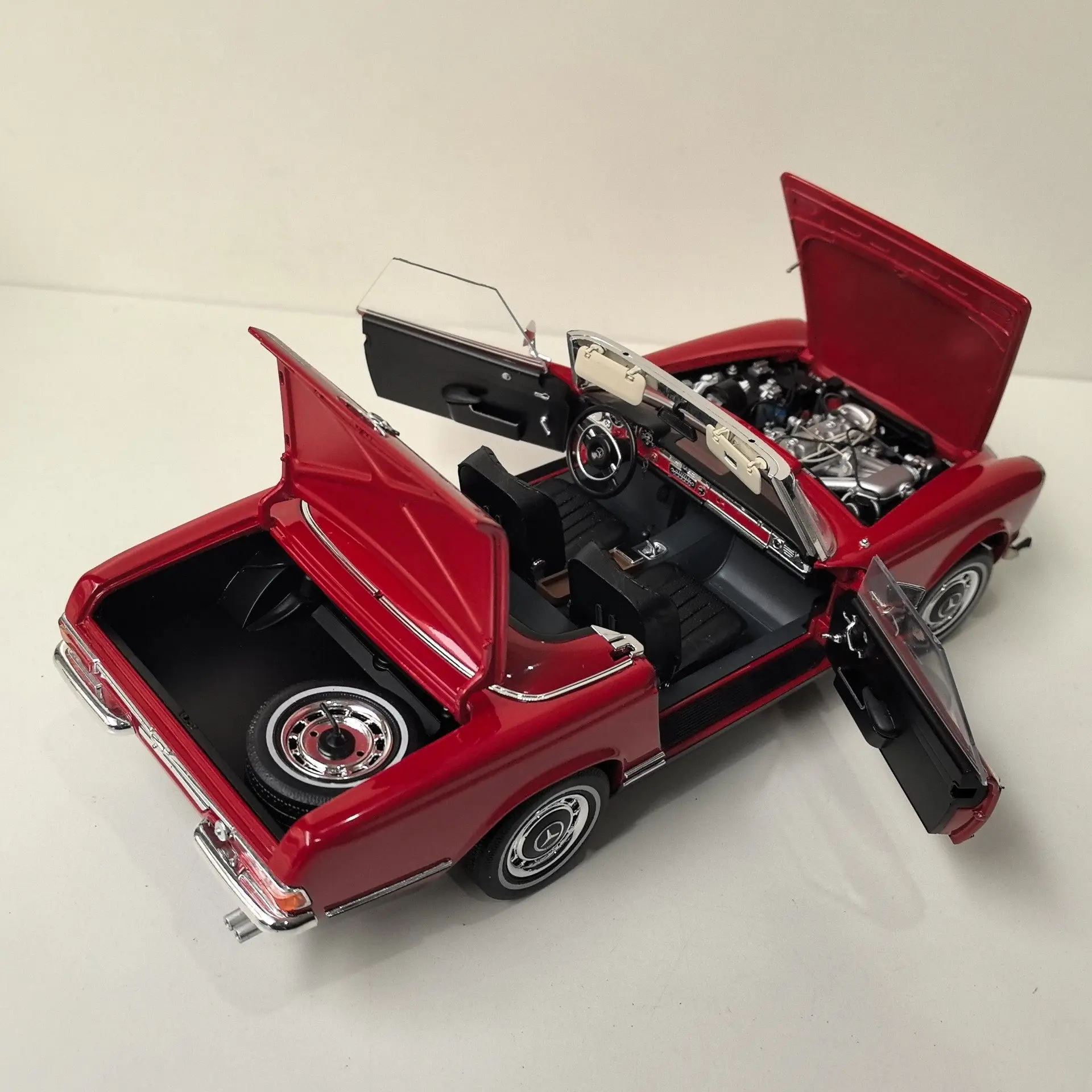 Фото Литая под давлением модель автомобиля из сплава SCHUCO масштаба 1/18 BENZ 280 SL BENZ E2 №4