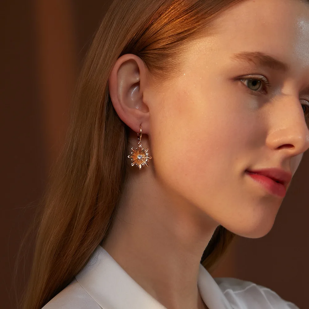 

Fashion Design Inlaid Zircon Flower Ear Buckle Earrings For Women Temperament Metal Dangle Earrings Ladies Wedding Party Jewelry