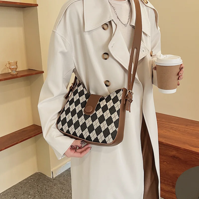 Вместительная дизайнерская винтажная сумка-шоппер со стразами в клетку