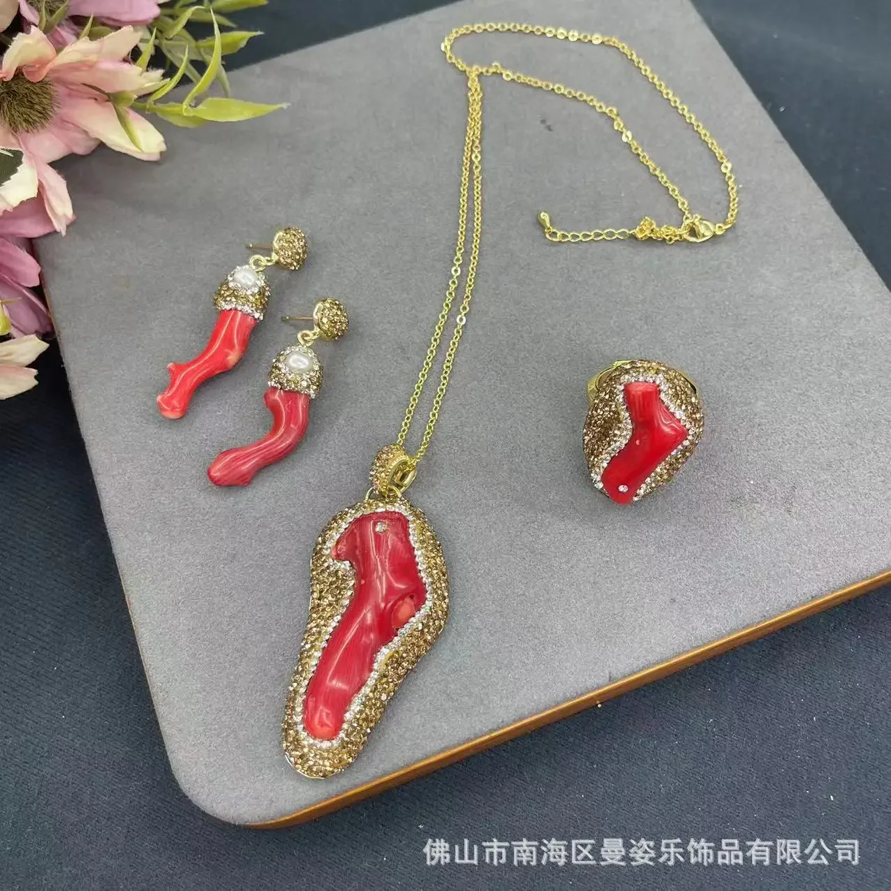 Натуральный барочный комплект из натурального камня