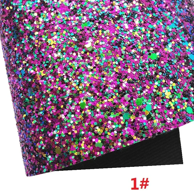 Фиолетовые блестящие кожаные листы в полоску с рыбьей чешуей тисненые из