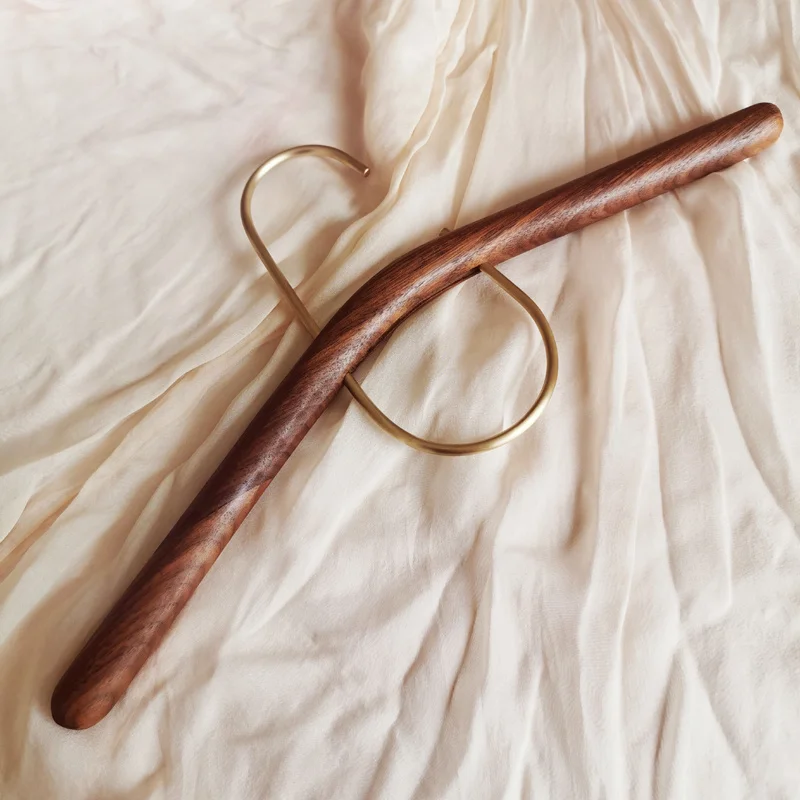 

Вешалка для пальто из массива дерева и латуни, многофункциональный крючок для одежды из черного ореха, для спальни, гостиницы, магазина одеж...