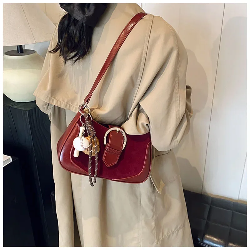 Темпераментная красная сумка подмышки с пендой винтажная женская осенне-зимняя