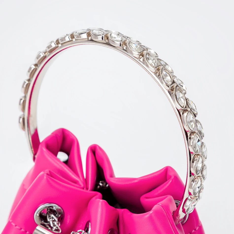 Женская атласная сумка-ведро с металлическим кольцом и кисточкой