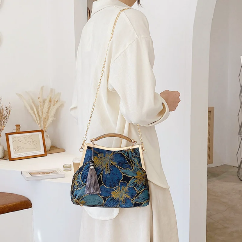 

Retro Style Cheongsam Cloth Art Bag Mouth Gold National Portable Messenger Women's Bag Lotus Pattern Middle-aged Mother Bag