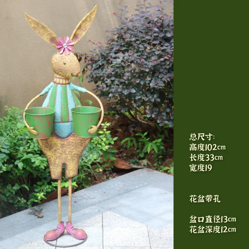 

Железный цветочный горшок с кроликом