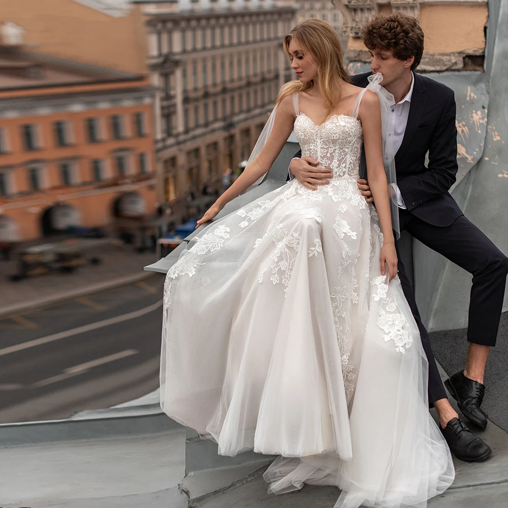 

Illusion Spaghetti Strap Wedding Dress Modern A-line Sweetheart Lace Applqiue Bridal Gown Elegant Long Tulle Bride Dresses