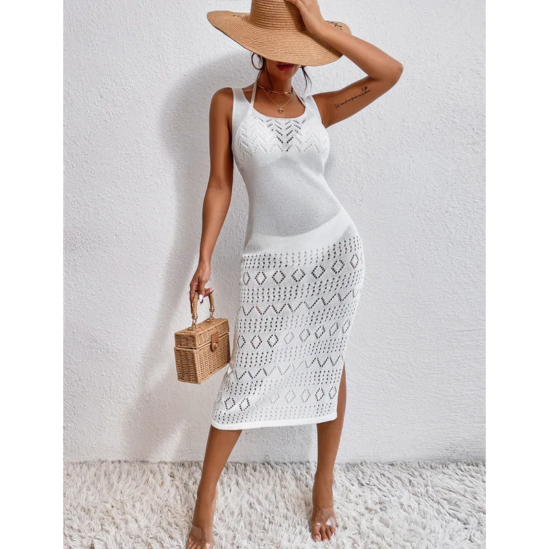 

Женское длинное трикотажное платье на бретельках с высоким разрезом