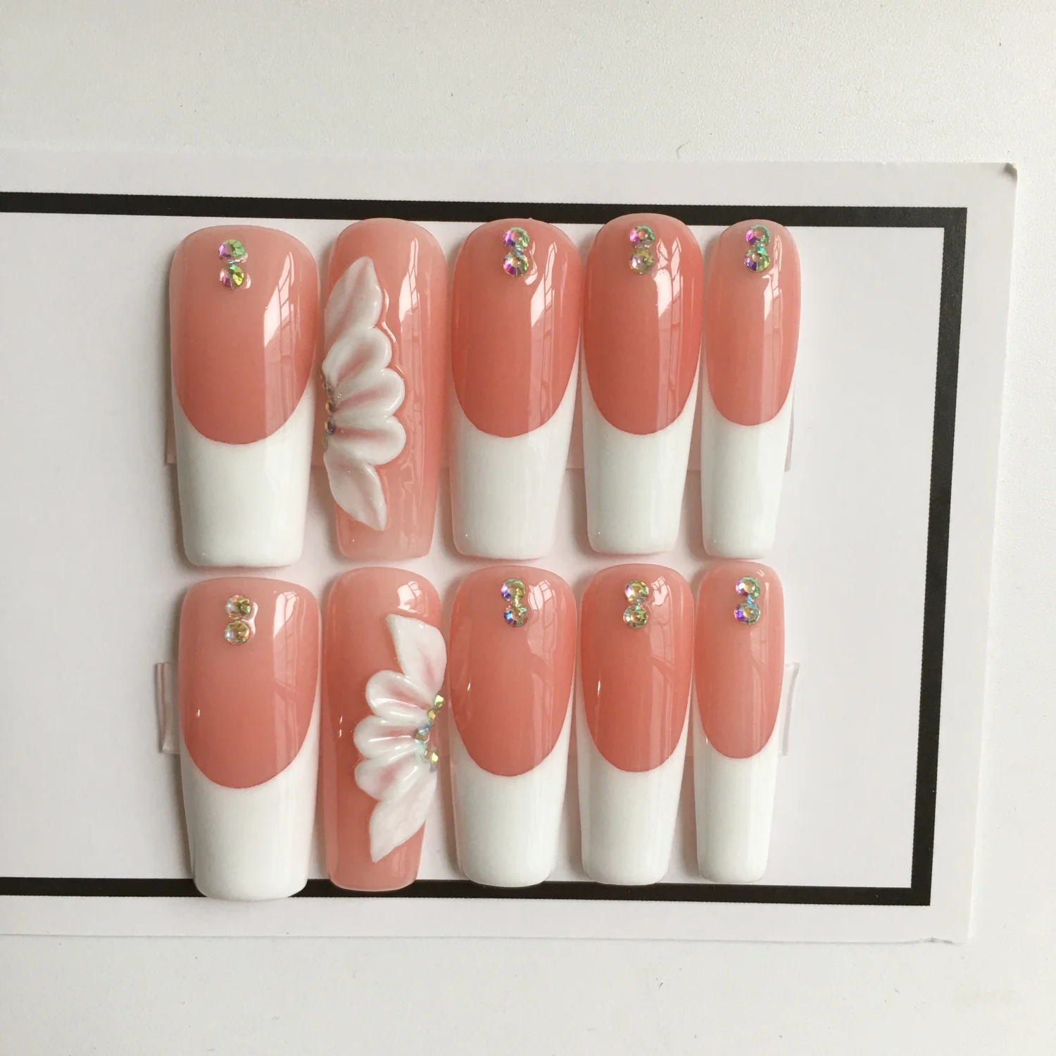 Короткие квадратные накладные ногти с ручной росписью работы роскошные