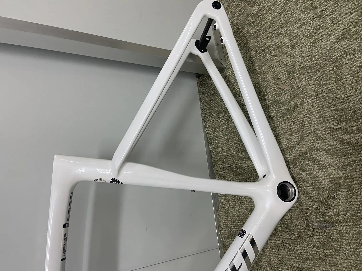 

Best quality bike carbon frame 2022 style cycling frameset T1100 UD glossy pearl white road bike frame bsa+handlebar SL style