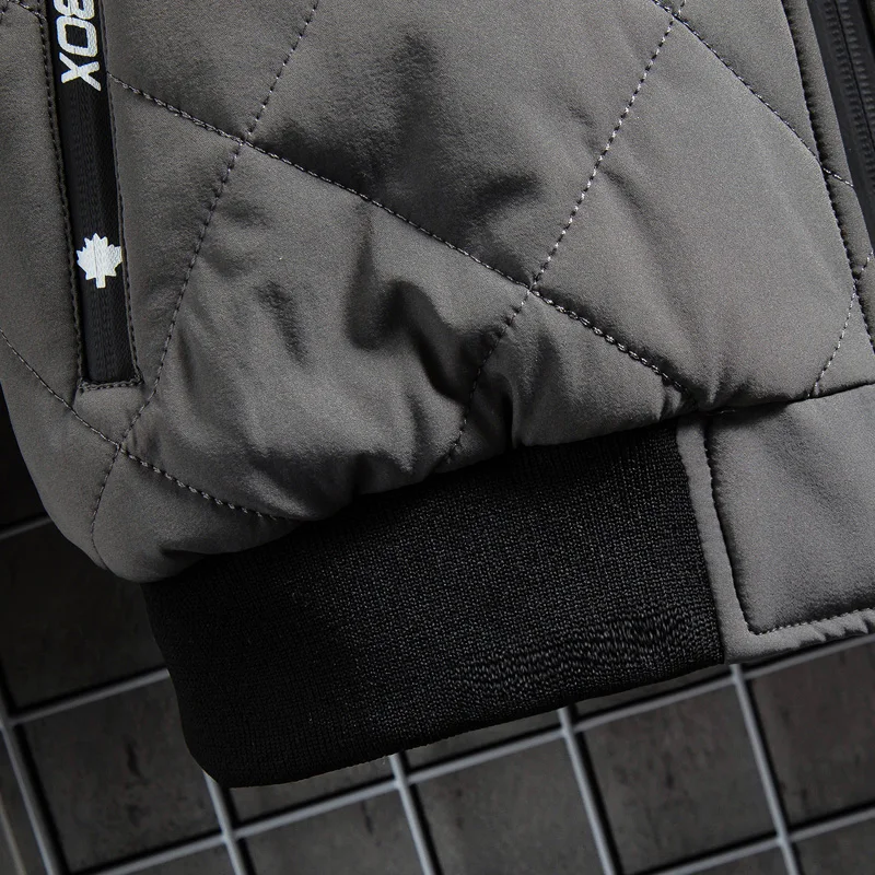 New style cotton coat Men's autumn and winter coat Thickened cotton jacket Hooded windproof plush cotton coat Winter line cotton
