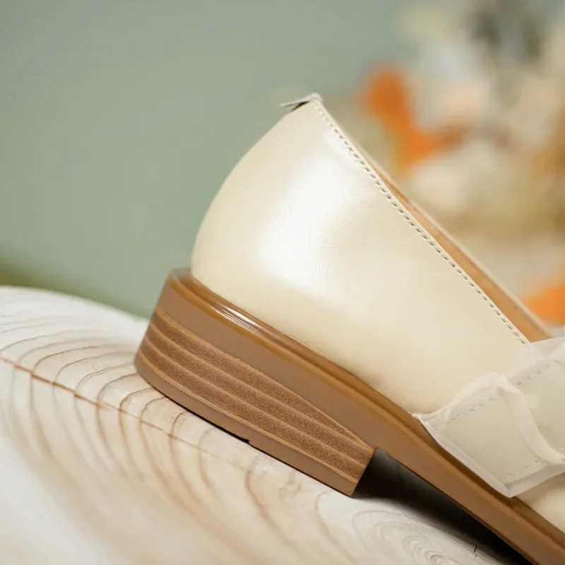 Женские туфли на плоской подошве из натуральной кожи с квадратным носком