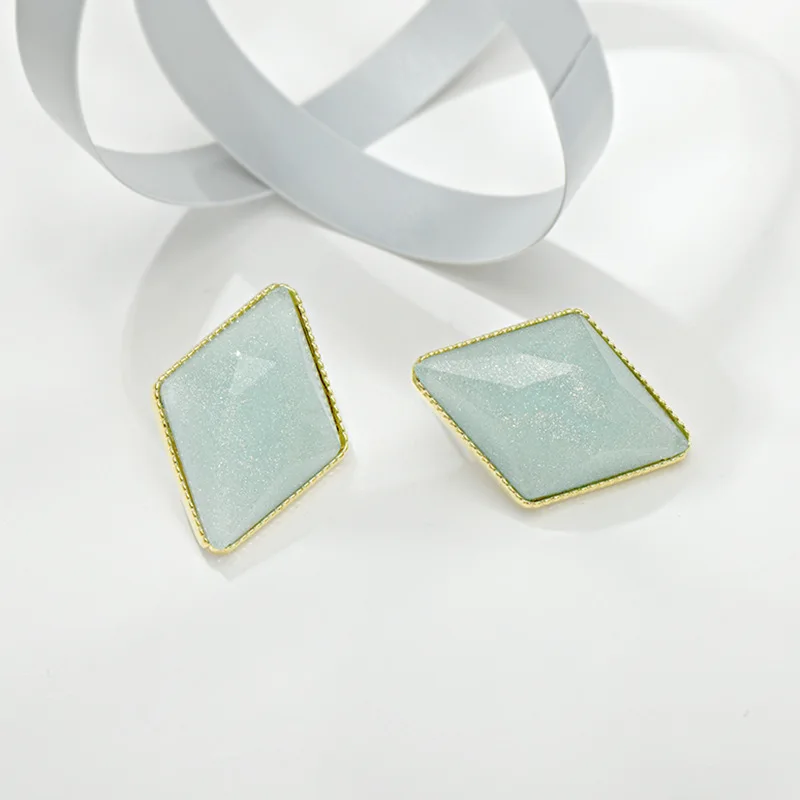 

South Korea's High-quality Diamond-shaped Pearlescent Earrings Resin Temperament 925 Silver Needle Earrings Elegant Women