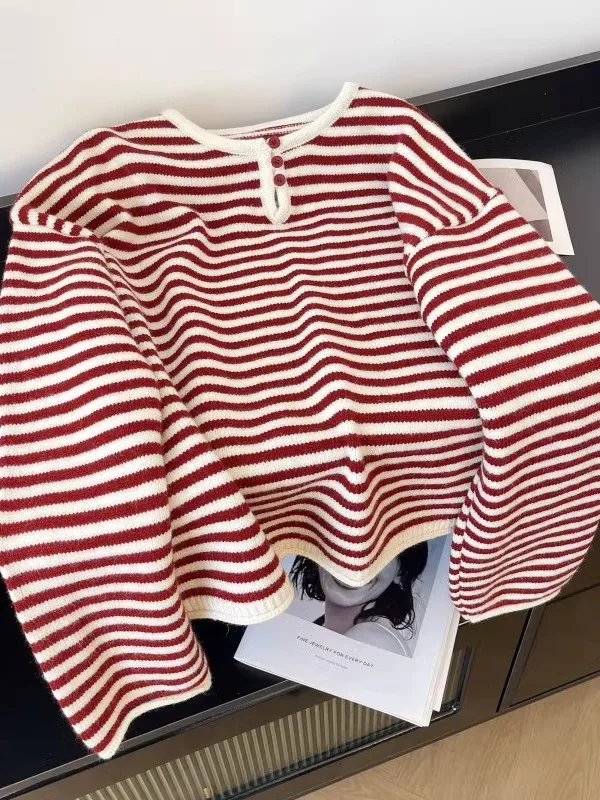 Вязаный свитер больших размеров в красную полоску для женщин 2024 осень и зима