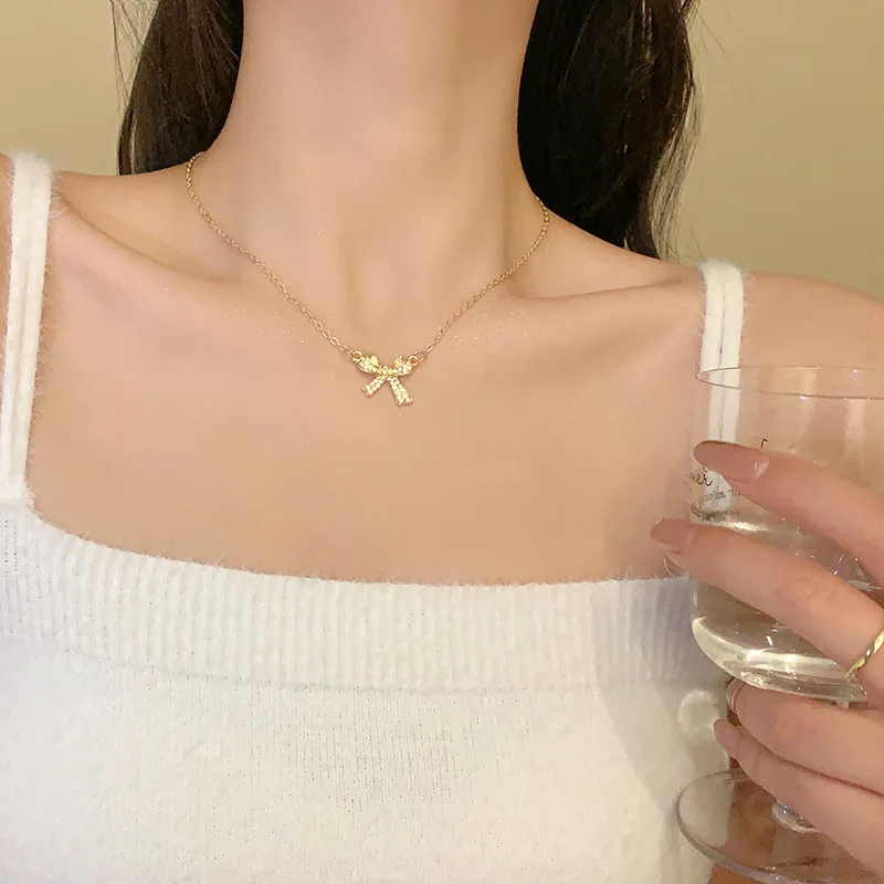 

Gold Bowknot Pendant Necklace For Women 2023 New Fashion Luxury Jewelry Clavicle Chain