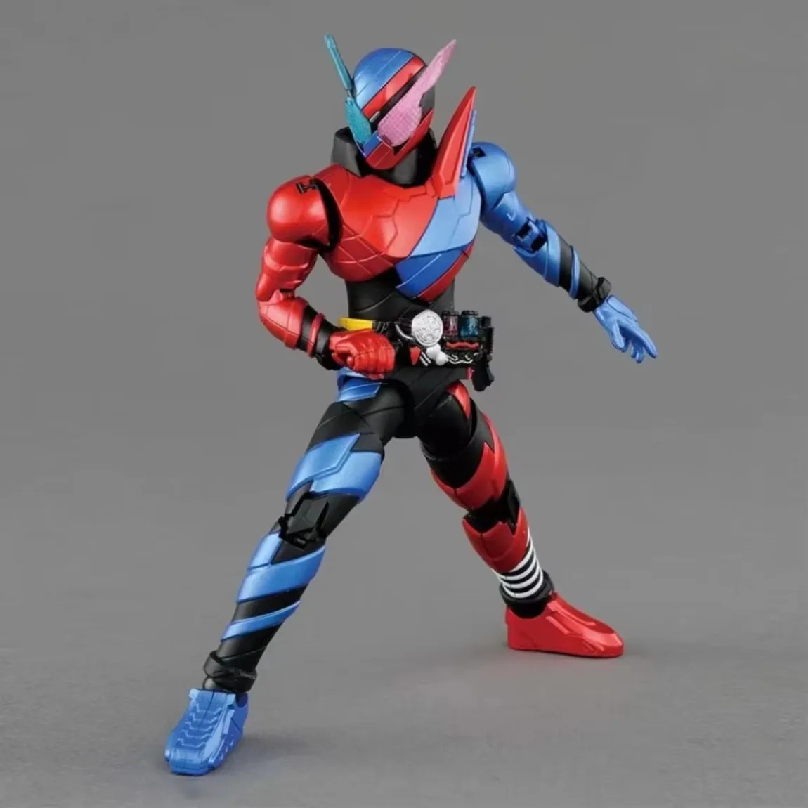Фото Оригинальная фигурка Bandai в наличии: стандартная фигурка Камен Райдер Билд Раббитанк, коллекционная аниме-фигурка, наборы для сборки моделей. №5