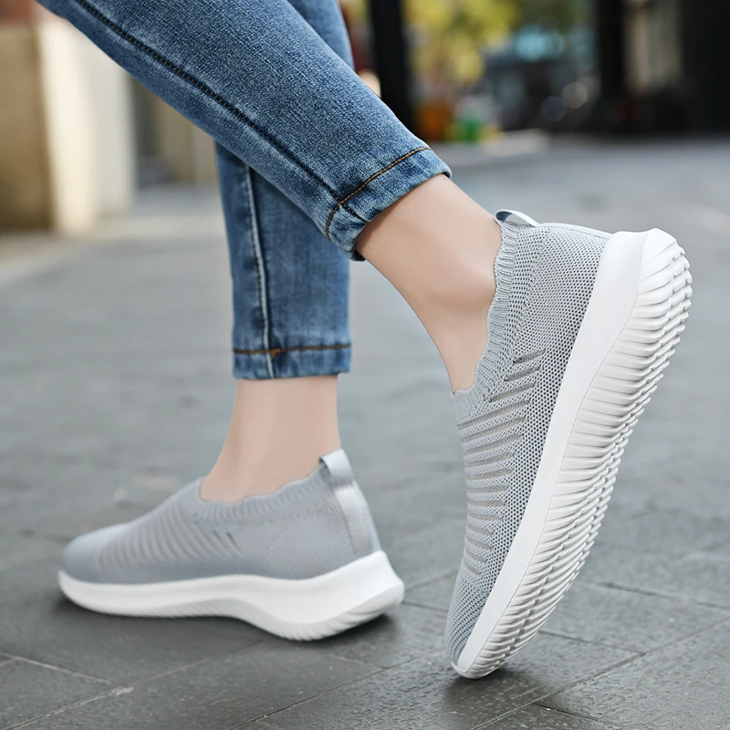 Women's Walking Shoes Lightweight Sports Shoes All Black Mesh Breathable Outdoor Casual Shoes Non-Slip Soft Sole Slip On