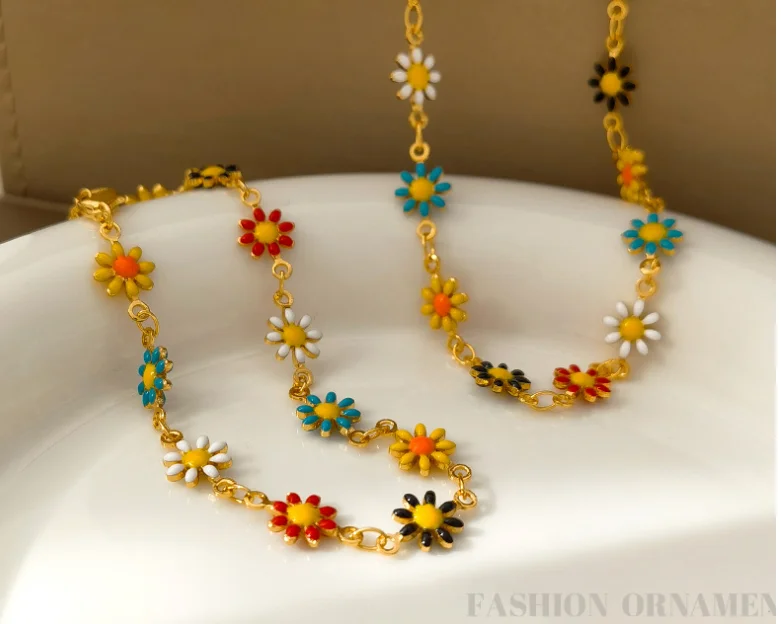

Copper-plated real gold small fresh daisy flower bracelet necklace ins wind contrast design necklace