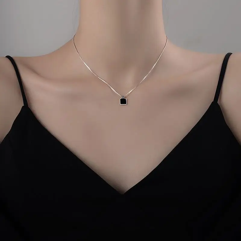 Draweye Black Square Necklaces for Women Simple Design Korean Fashion Elegant Jewelry Vintage Spring Summer Chokers Sweet